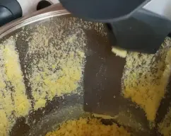 Step <p>Echamos en el vaso limpio y seco el azúcar y la cáscara de naranja y limón.Programamos 20 segundos/vel 10.</p><p>Bajamos de las paredes con la espátula.</p> illustration