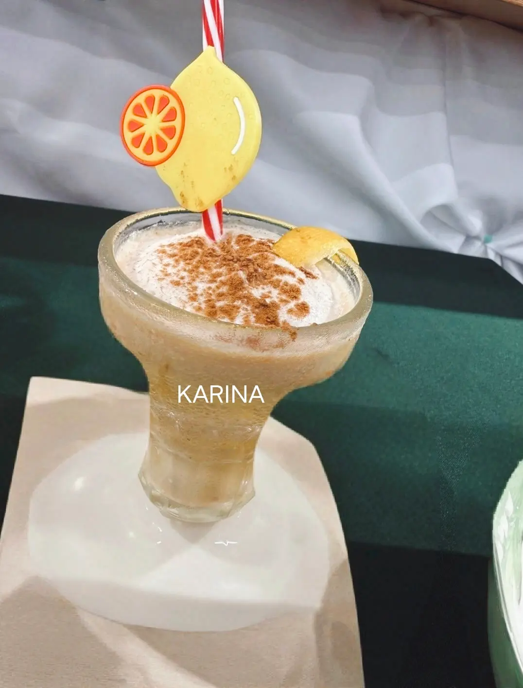 Step Echa en el vaso los 370 g de leche condensada,la cáscara del limón,la cucharadita de canela y tritura 1 minuto/vel 10.
Saca un poco del granizado de leche que acabamos de hacer y echa un poquito en la base del vaso illustration