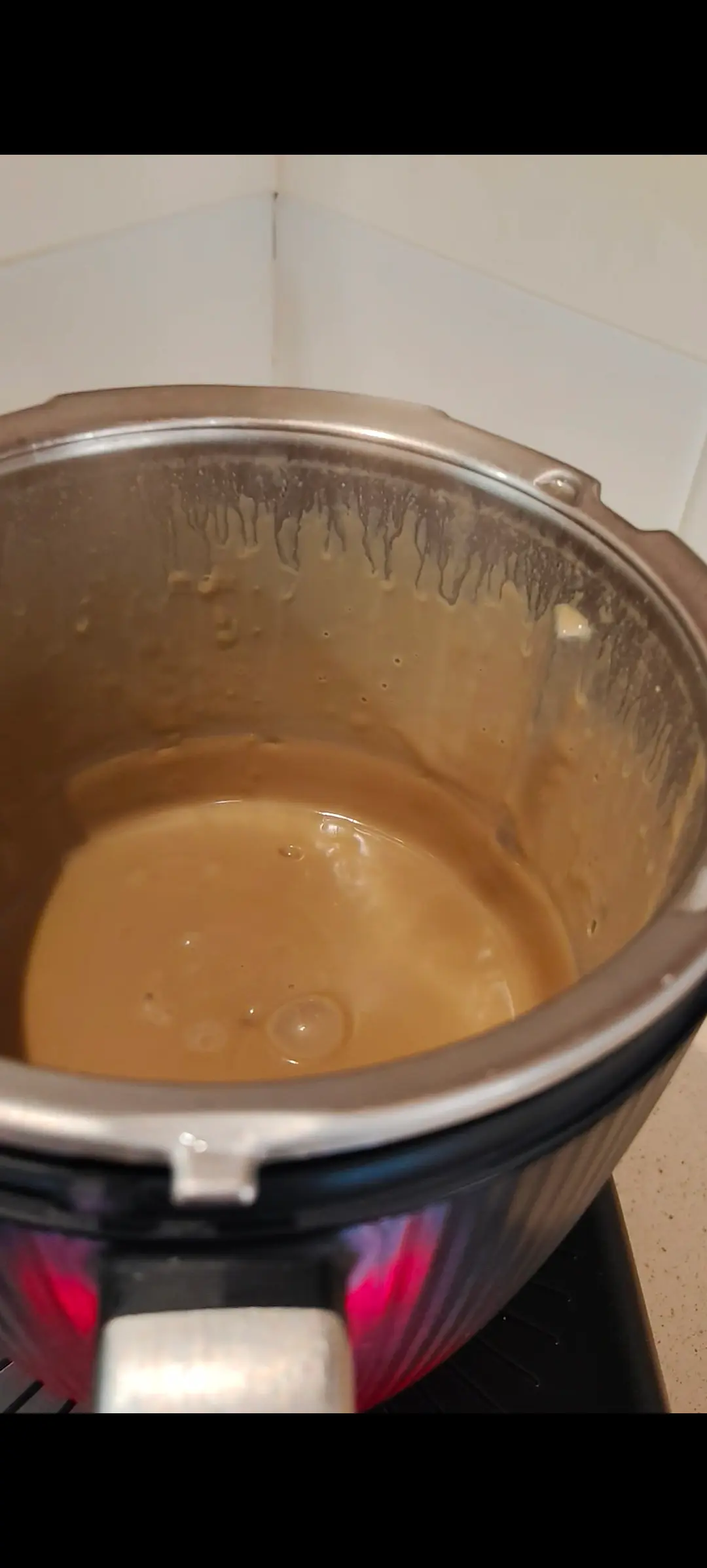 Step Echa en el vaso la leche,la harina,los huevos,las yemas,el azúcar de vainilla,el azúcar,el café soluble,el Licor 43 y el coñac.Programe 7 minutos /9O°/vel 4. illustration