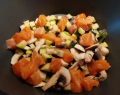 Step <p>Incorpore los gambones y sofria 3 minutos/ 120 grados/ giro a la izquierda/ velocidad cuchara </p> illustration