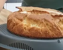 Step <p>Precalentamos el horno arriba y abajo a 180° y horneamos durante 35-40 minutos.(dependerá del horno)</p><p>Dejamos enfriar sobre una rejilla o la bandeja del Varoma.</p><p><br></p> illustration